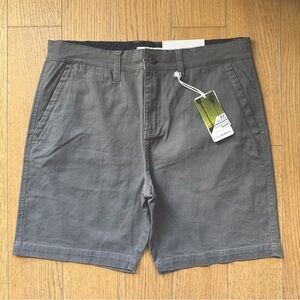 Men’s Dark Gray City Cargo Shorts Stretch Woven Shorts NWT Size 34
